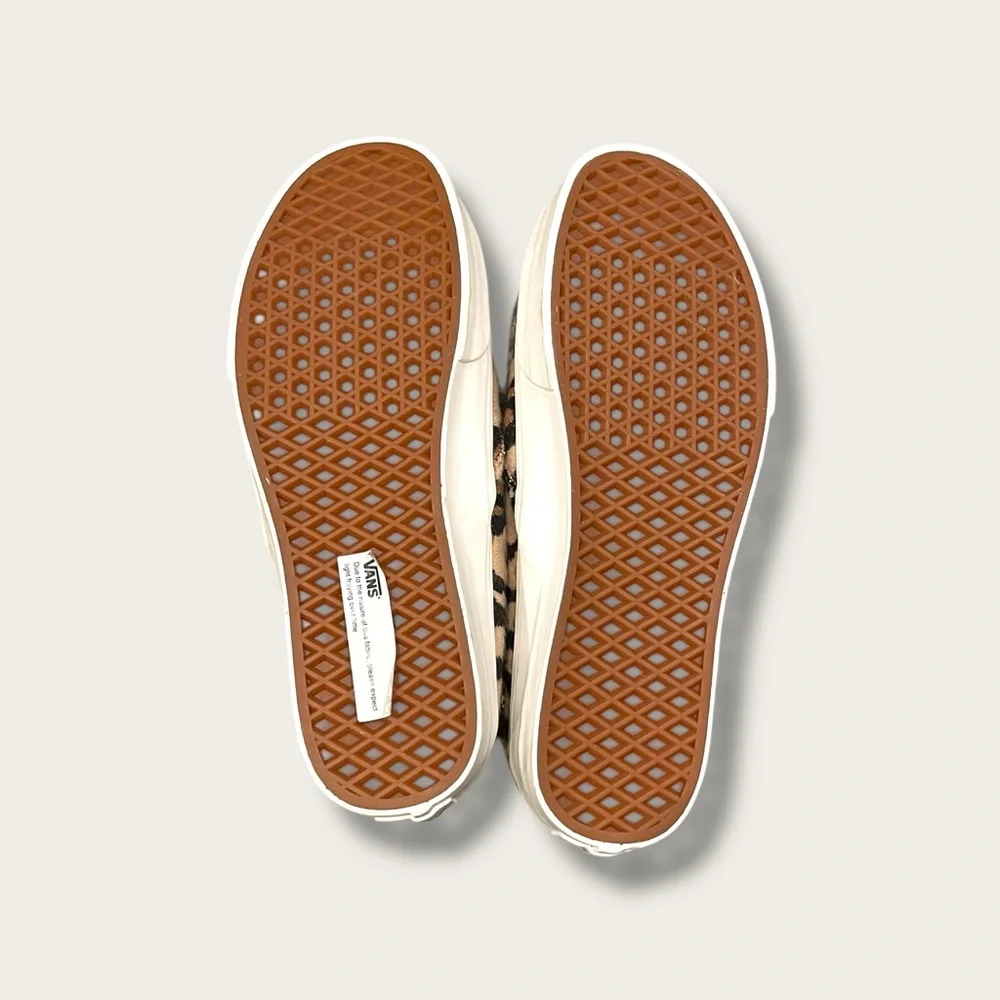 Like New VANS SLIP ON MULES TIGER PRINT - Picture 3 of 3
